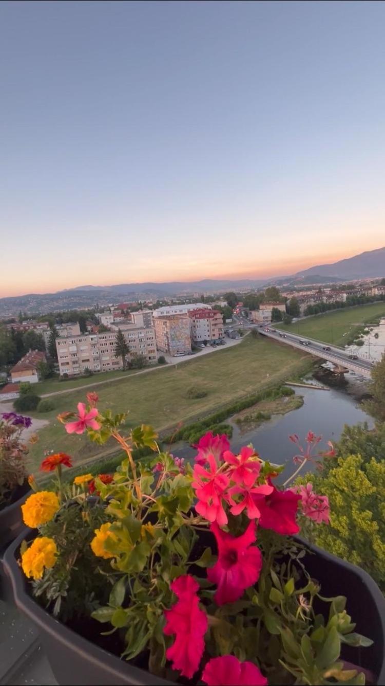شقة نهر اليجا SJJ Esterno foto